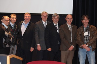 De g. à d. Gilles Cayouette, André Larose, Marcel Fournier, Guy Parent, Denis Racine, Louis Richer, Marc St-Hilaire : les conférenciers du colloque.