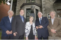 De g. à d. Denis Vaugeois, Mario Beaulieu président de la SSJB de Montréal, Marcel Masse et son épouse Cécile, Robert Comeau.