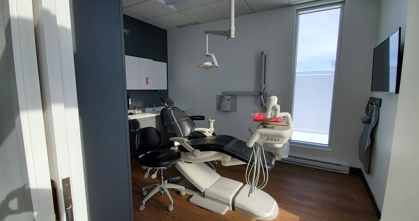 https://clients-conceptsk8.com/dentistenapierville-home/wp-content/uploads/2024/12/salle-examen.jpg