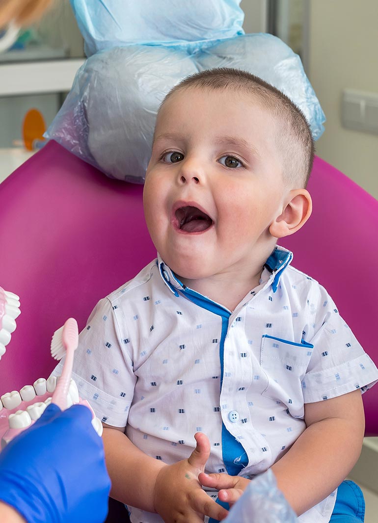 https://clients-conceptsk8.com/dentistenapierville-home/wp-content/uploads/2025/07/premier-examen-dentaire-napierville.jpg